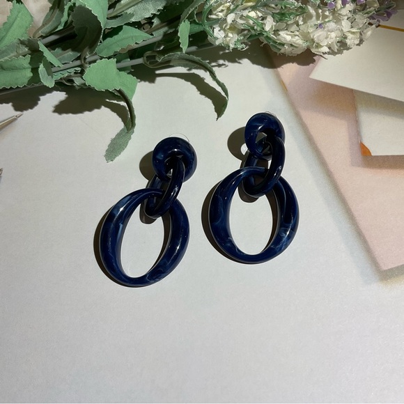NWT blue dangle earrings - Picture 2 of 5